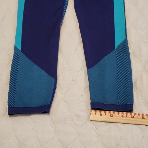 VICTORIA'S SECRET PINK Cool and Comfy Leggings Med - Picture 5 of 14